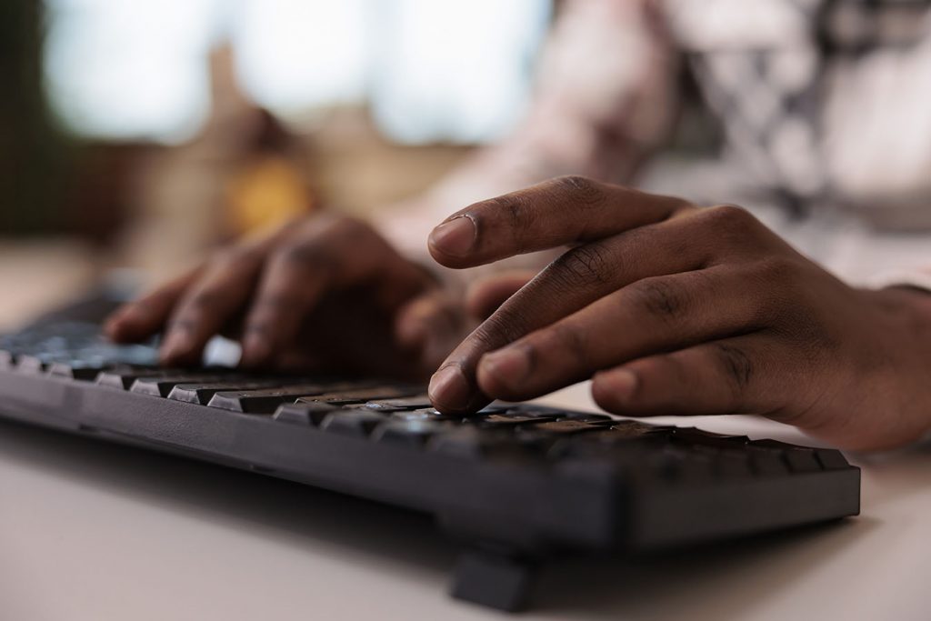 O que faz um digitador e como se tornar um?